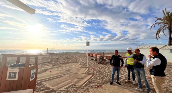 Fuengirola continúa con la mejora de accesibilidad en las playas de Carvajal y parte de El Castillo