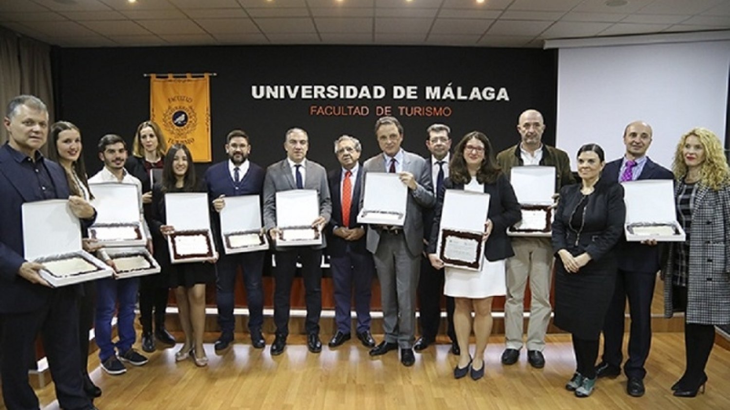 La Facultad de Turismo otorga una distinción a Turismo Costa del Sol por su labor de investigación turística