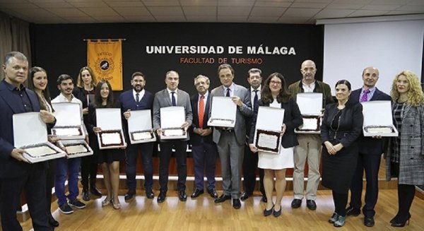 La Facultad de Turismo otorga una distinción a Turismo Costa del Sol por su labor de investigación turística
