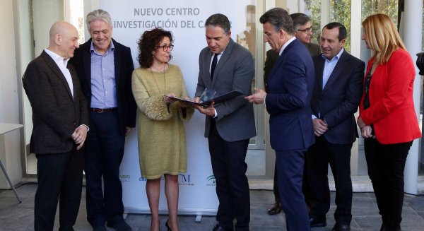 Diputación y Salud coinciden en la colaboración institucional para el proyecto del nuevo hospital de Málaga