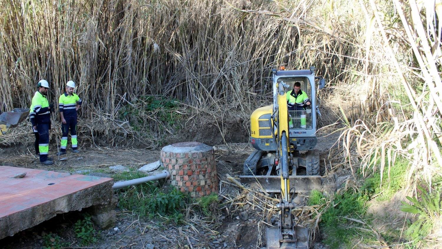 Estepona realiza obras en la red de saneamiento para eliminar vertidos y malos olores en la zona de Bel-Air