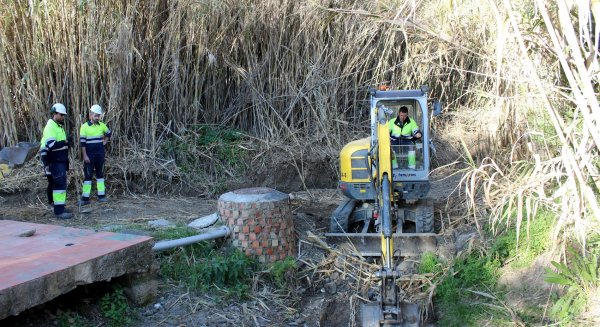 Estepona realiza obras en la red de saneamiento para eliminar vertidos y malos olores en la zona de Bel-Air