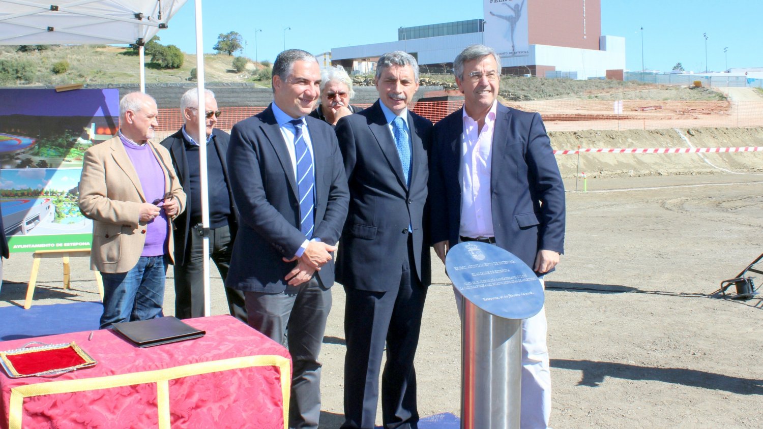 Bendodo resalta el esfuerzo del Ayuntamiento de Estepona en la mejora de las instalaciones deportivas