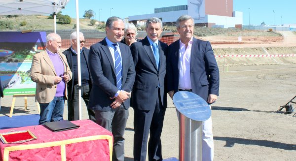 Bendodo resalta el esfuerzo del Ayuntamiento de Estepona en la mejora de las instalaciones deportivas