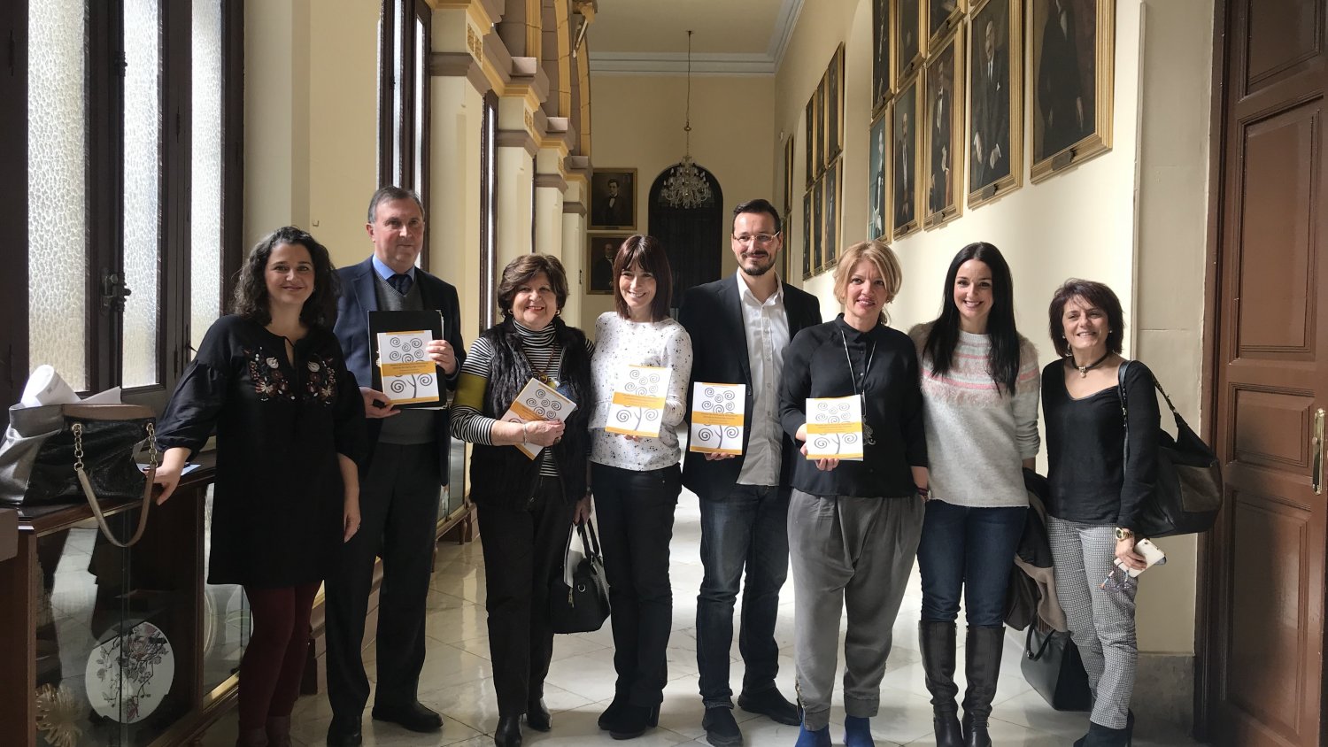 Málaga presenta un manual preventivo de conductas de riesgos suicidas