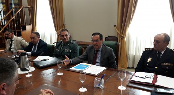 El Gobierno colabora con Cruz Roja para instalar módulos de atención a inmigrantes en el puerto de Málaga