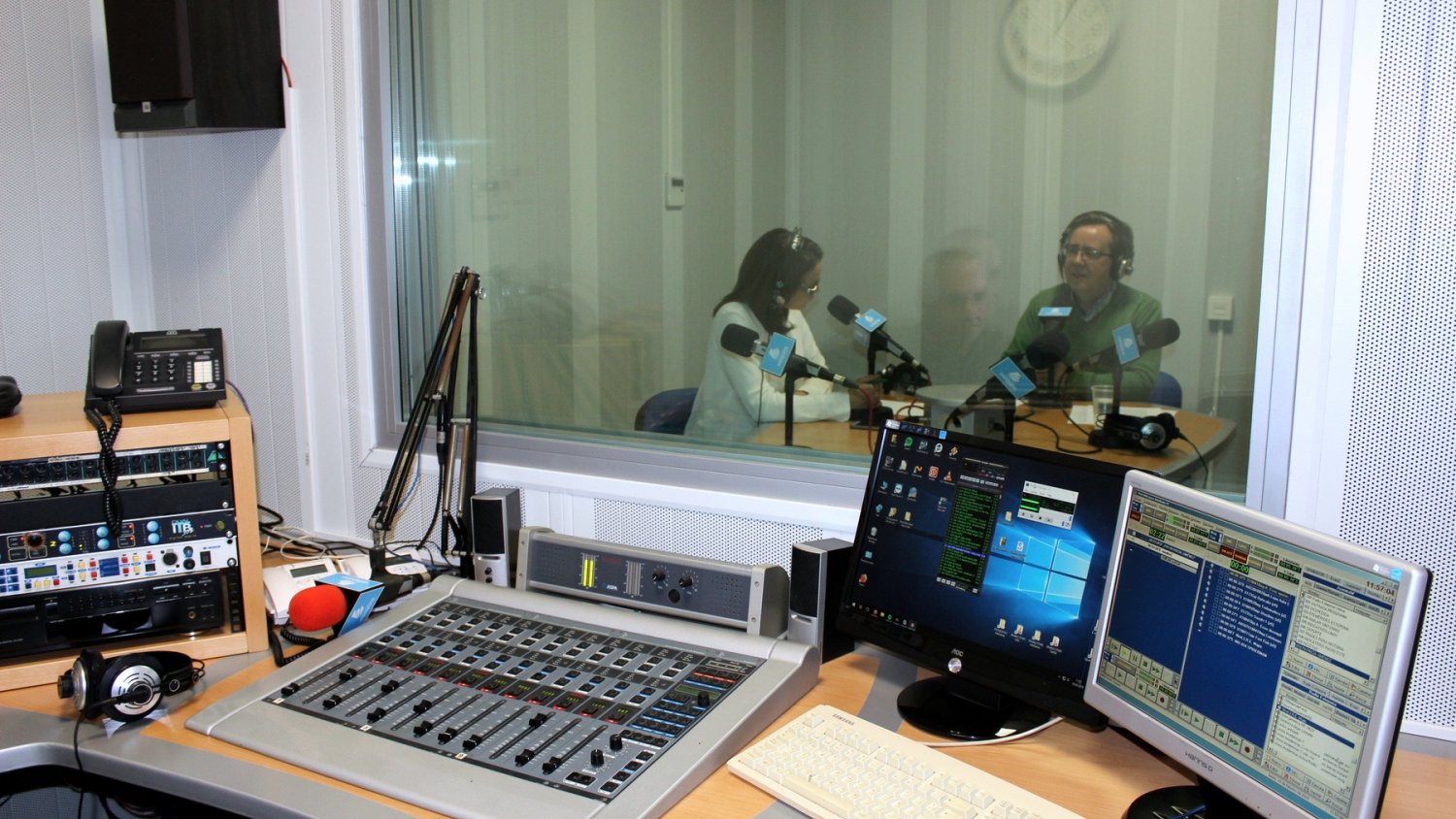Estepona inaugura las nuevas instalaciones de la radio y televisión municipales