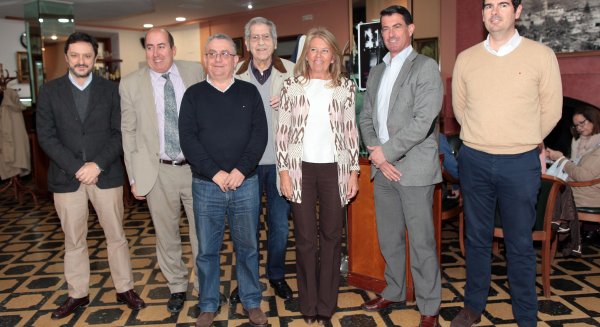 Ángeles Muñoz recibe la insignia de plata como Socia de Mérito de la Sociedad Recreativa y Cultural Casino Marbella