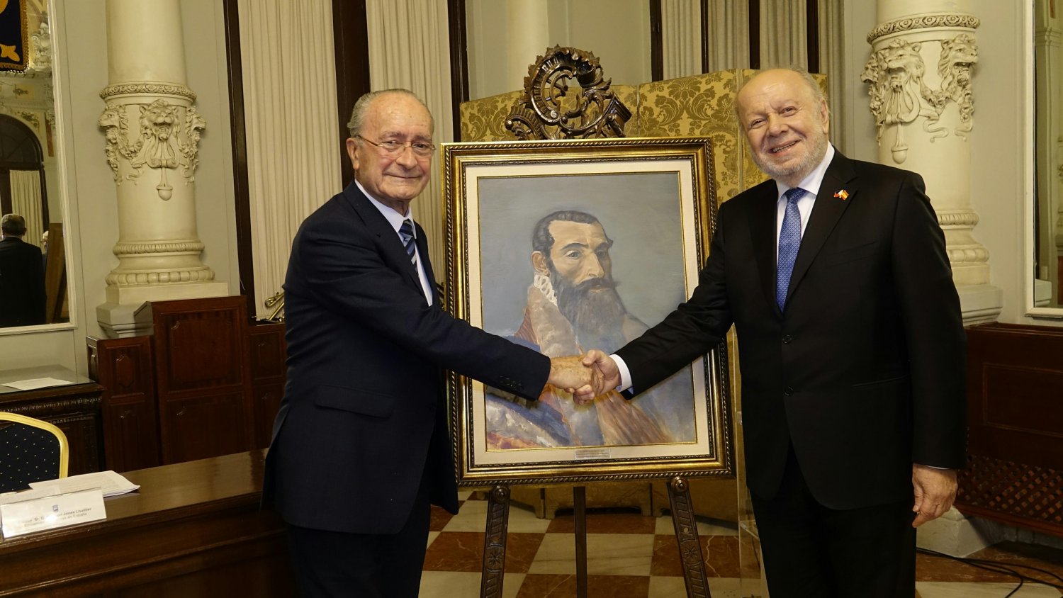 Málaga dona el retrato del malagueño Ruy López de Villalobos al pueblo filipino