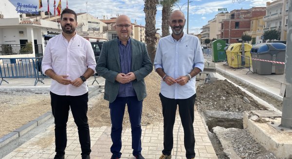 Iniciadas las obras de construcción de un nuevo acerado en la avenida de Andalucía de La Caleta de Vélez