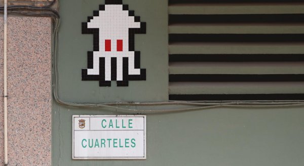 La Fiscalía se querella contra el director del CAC por los mosaicos de Invader