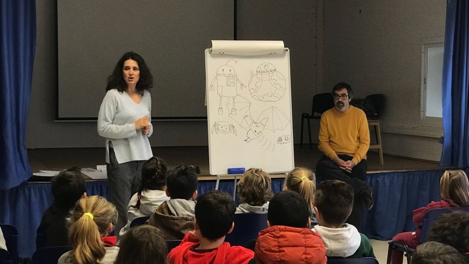 La cara femenina de la ciencia se muestra a escolares en Torremolinos