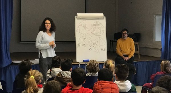 La cara femenina de la ciencia se muestra a escolares en Torremolinos