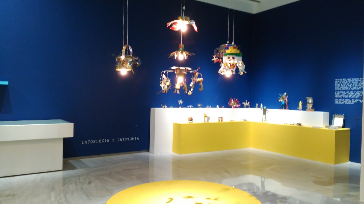 El Rectorado presenta la exposición 'El Bricoleur y la ciudad', en homenaje al artista Juan Antonio Ramírez