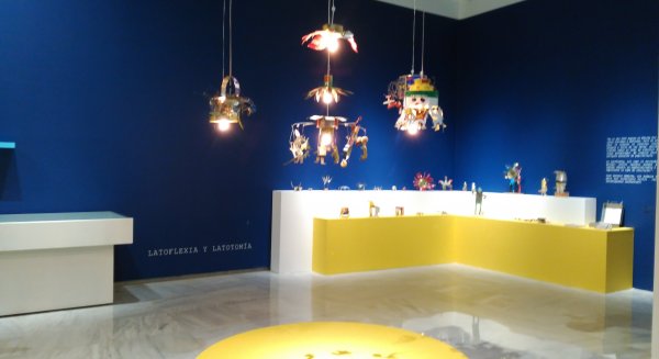 El Rectorado presenta la exposición 'El Bricoleur y la ciudad', en homenaje al artista Juan Antonio Ramírez