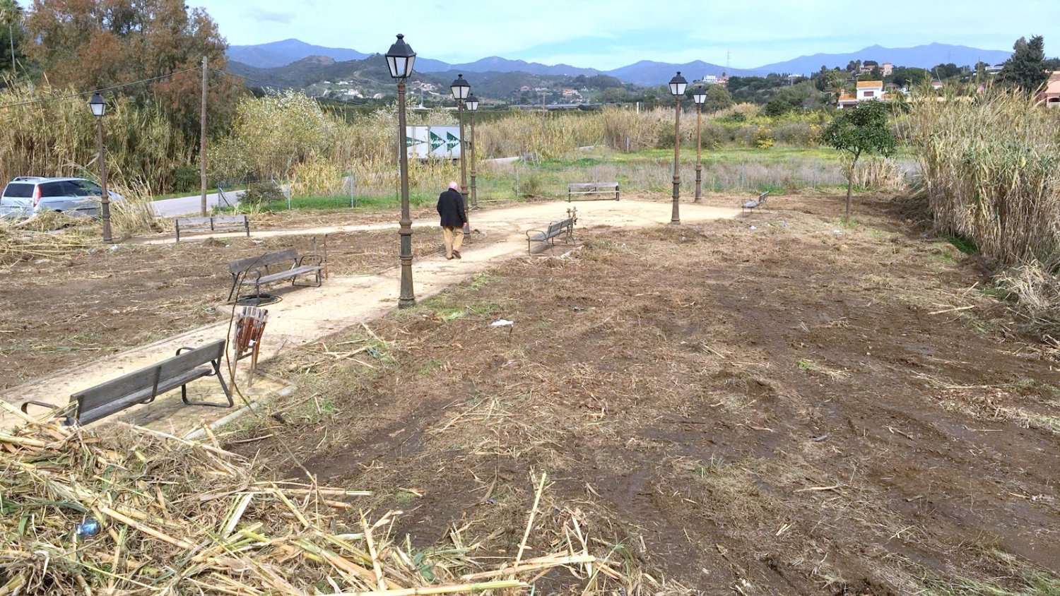 Estepona inicia los trabajos para crear un parque canino