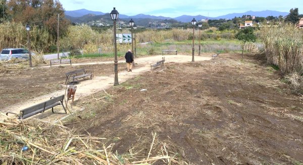 Estepona inicia los trabajos para crear un parque canino