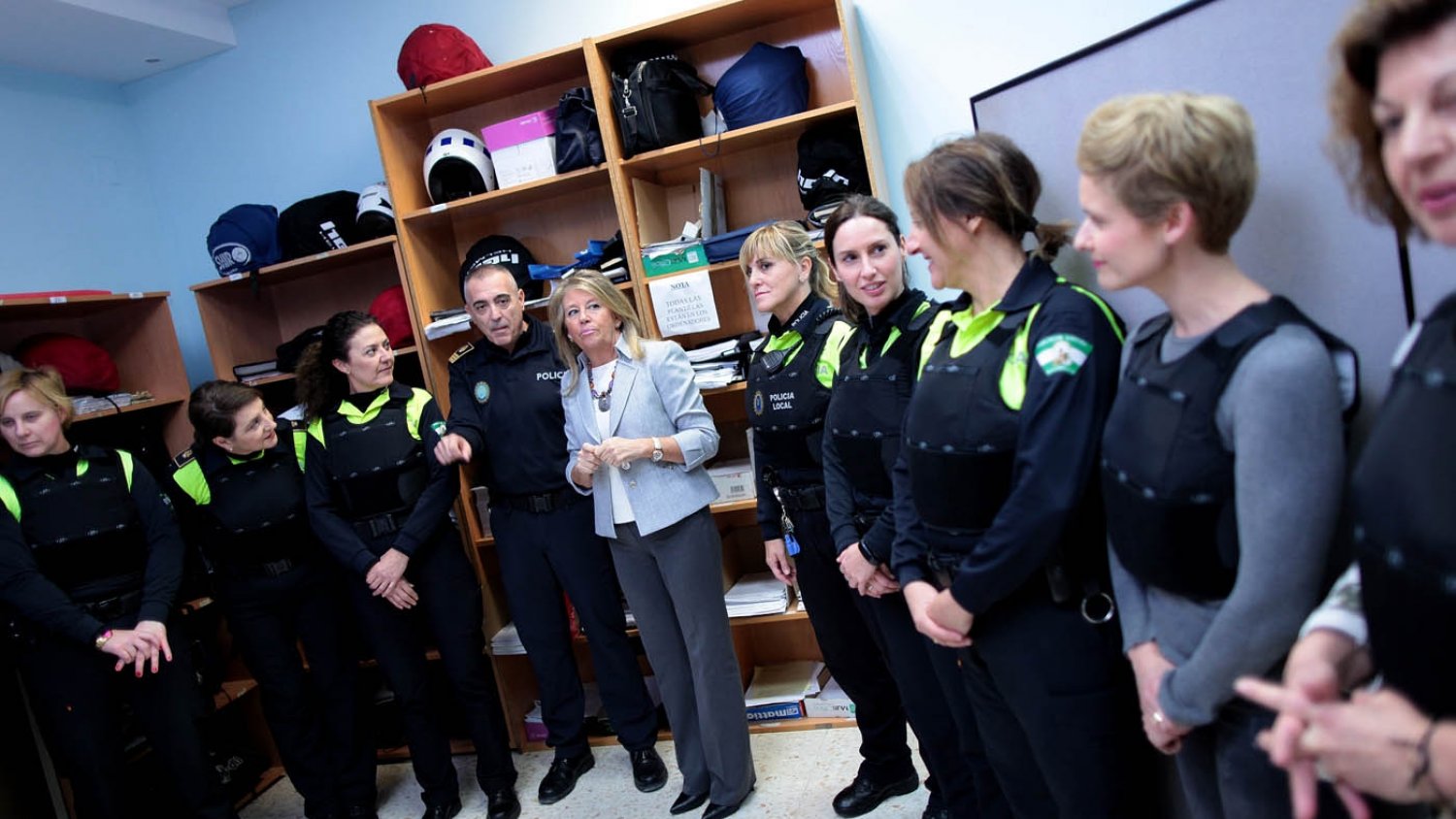 Marbella dota por primera vez de chalecos antibalas para mujeres a todas las agentes de la Policía Local