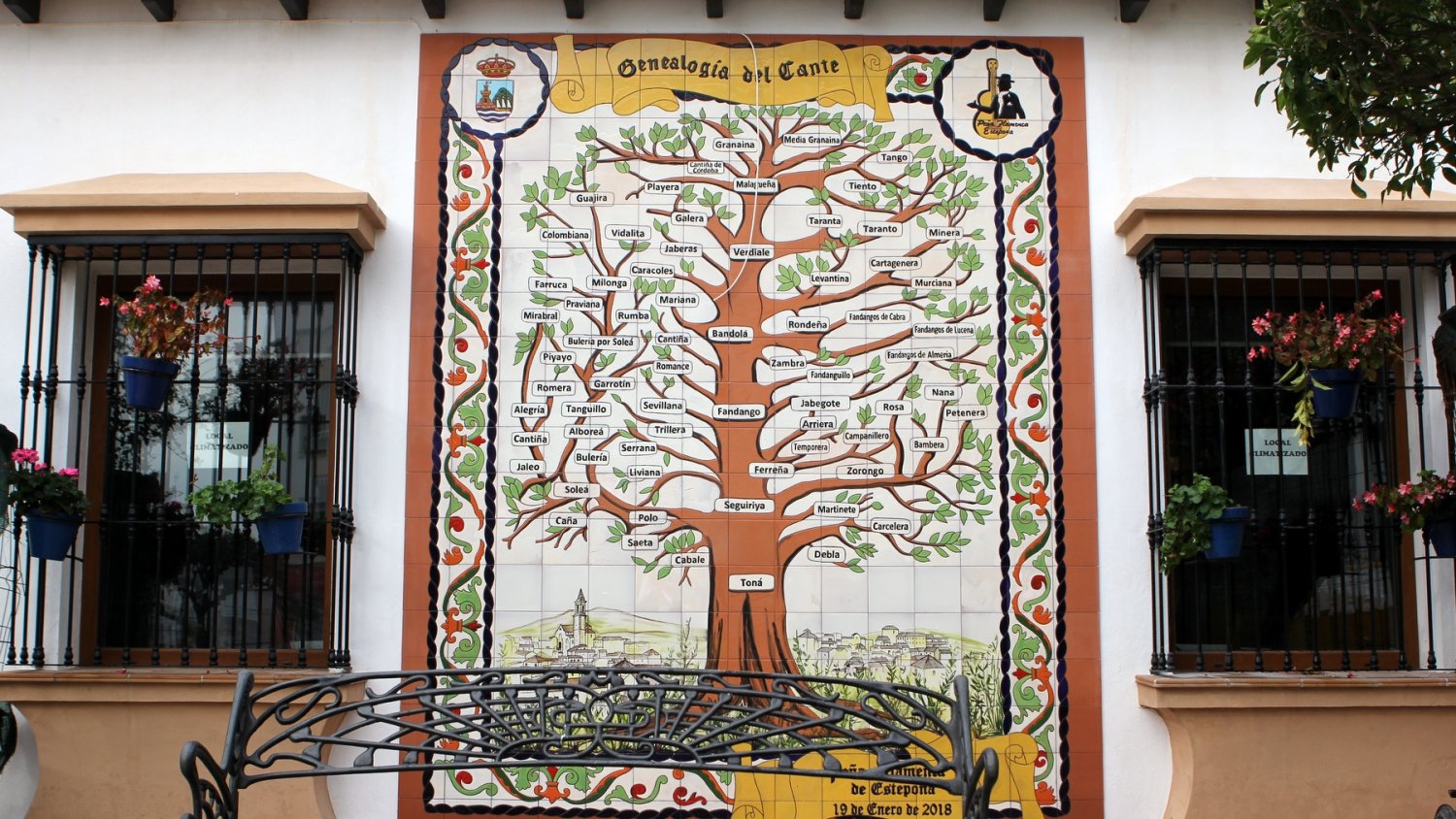 Estepona homenajea al flamenco con una obra cerámica que recoge los diferentes palos de este arte