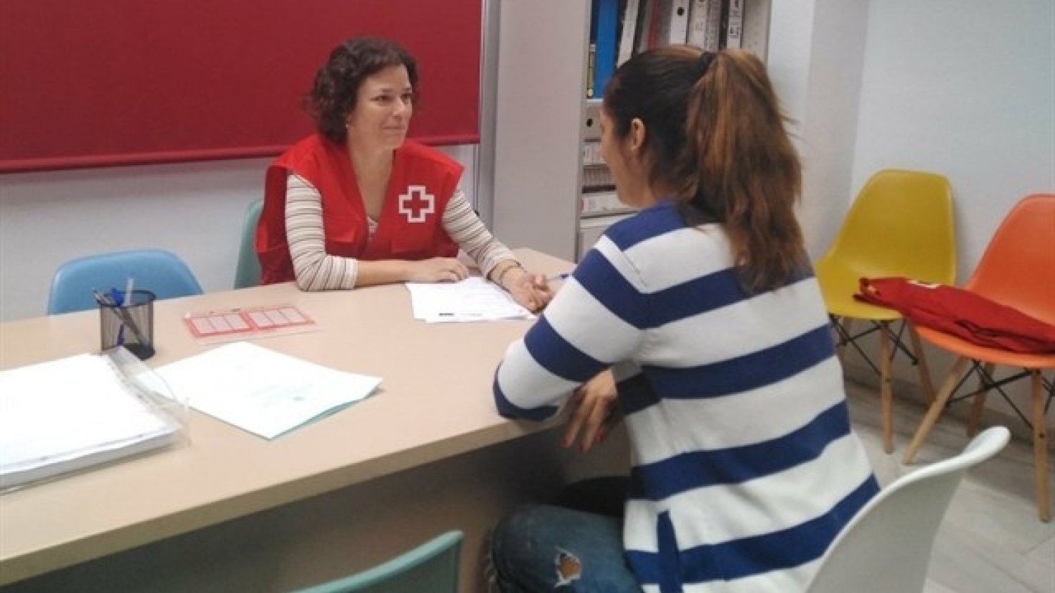 1.700 personas solicitantes de asilo y refugio en Málaga son atendidas por la Cruz Roja durante 2017