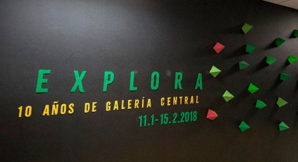 Galería Central celebra su décimo aniversario con una exposición que repasa su trayectoria