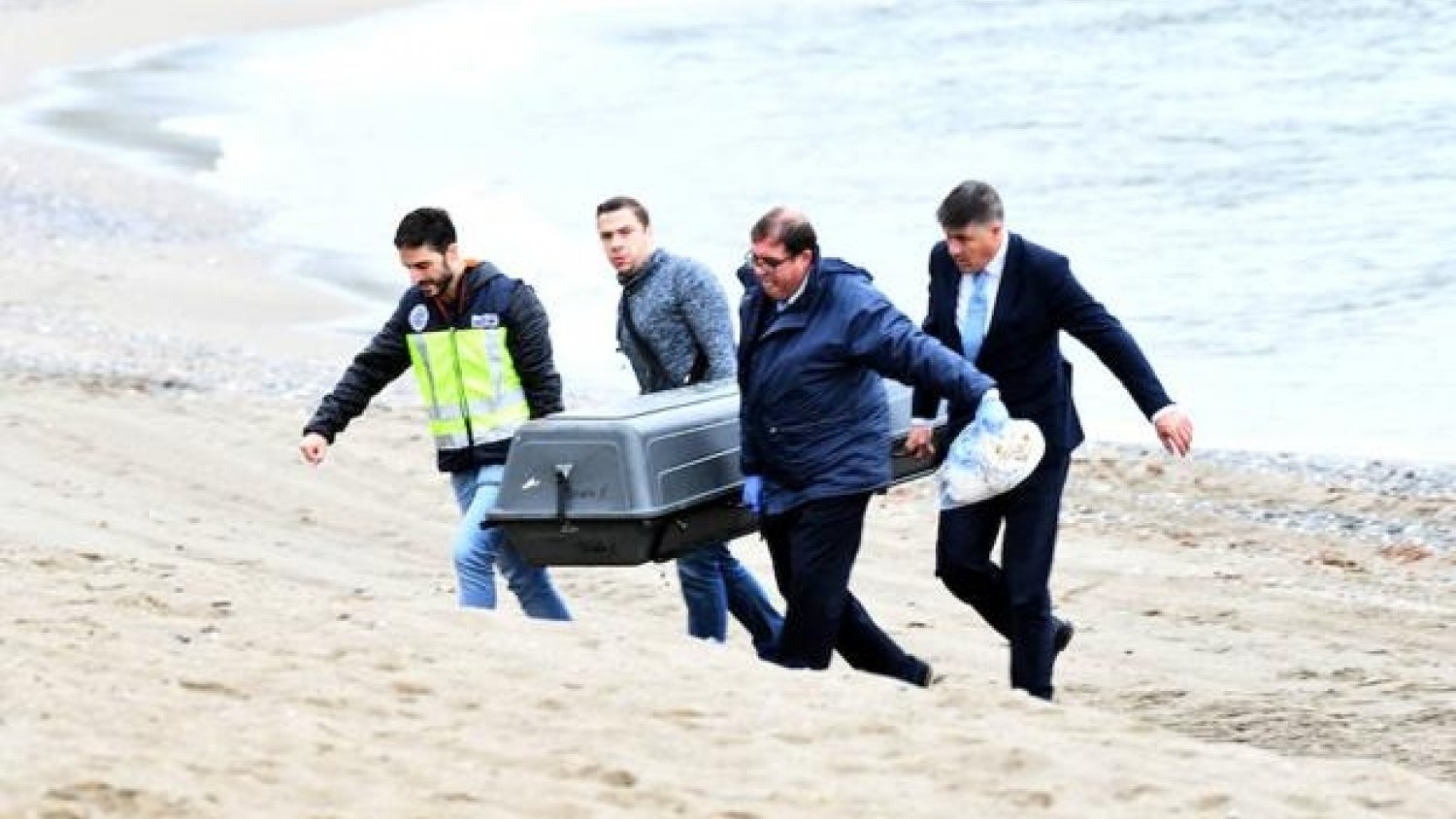 Hallan el cadáver de una mujer en la playa de 