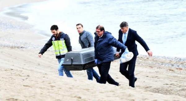 Hallan el cadáver de una mujer en la playa de 