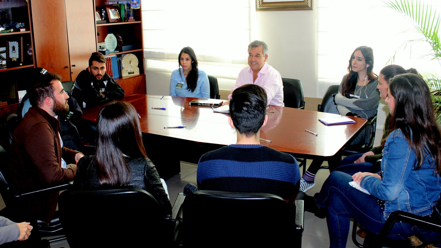Estepona firma 22 nuevos contratos de los planes de empleo dirigidos a jóvenes y mayores de 30 años