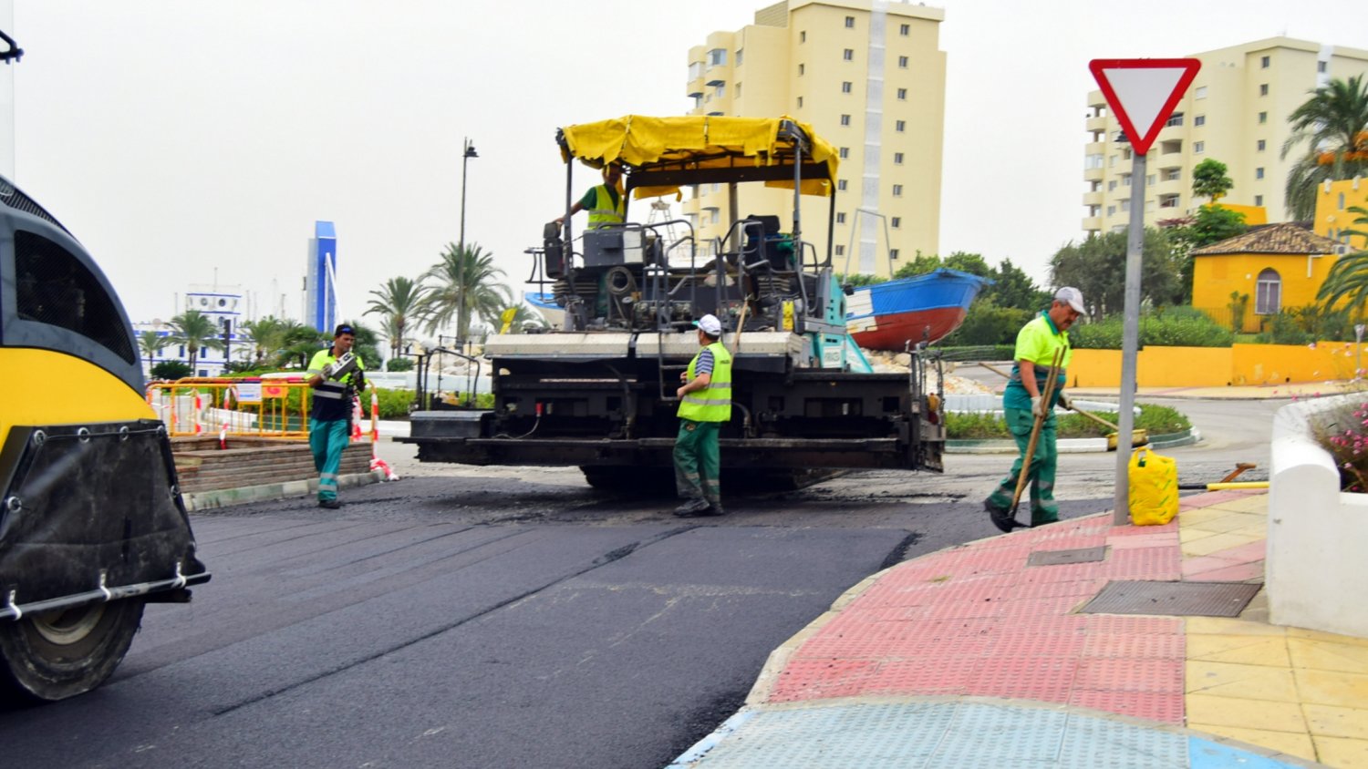 El nuevo plan de asfaltado de Estepona actuará en 41 calles del casco urbano y el extrarradio