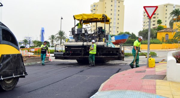 El nuevo plan de asfaltado de Estepona actuará en 41 calles del casco urbano y el extrarradio