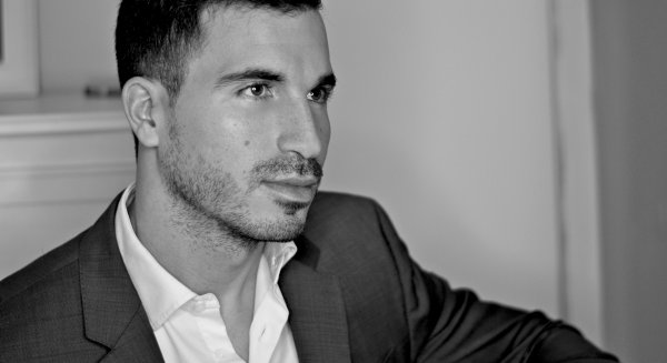 El escritor malagueño Javier Castillo inaugura este jueves el ciclo 451 de La Térmica