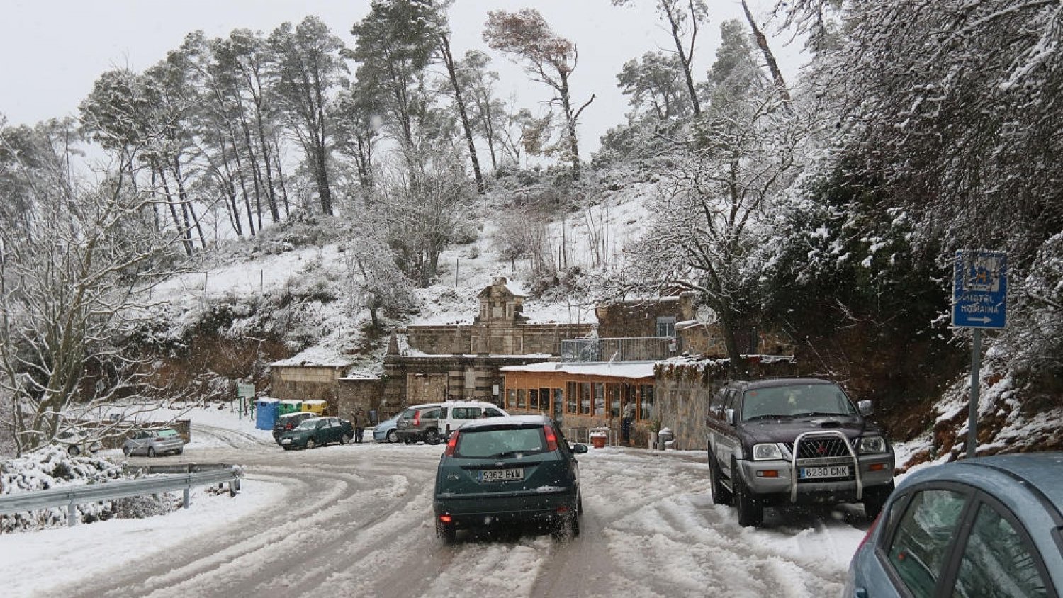 El temporal de nieve cubre el interior y desata una treintena de incidencias