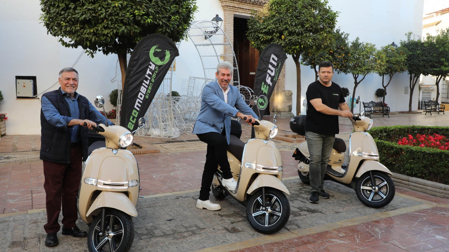 Marbella apuesta por la movilidad sostenible y adquiere tres motocicletas eléctricas