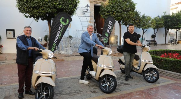 Marbella apuesta por la movilidad sostenible y adquiere tres motocicletas eléctricas