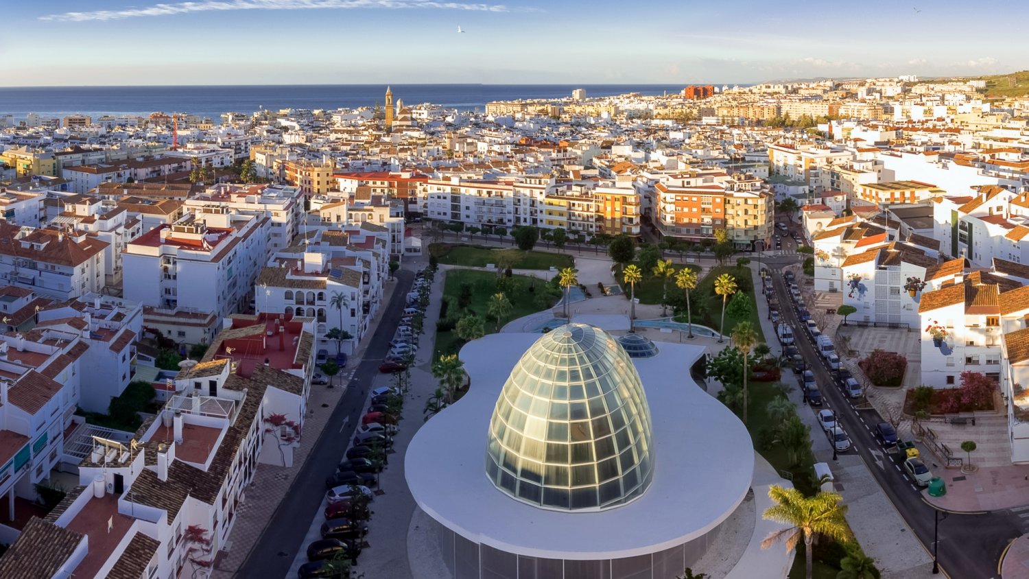 Un total de 79 empresas presentan ofertas para gestionar los servicios municipales de mantenimiento de playas y jardines y limpieza de edificios públicos