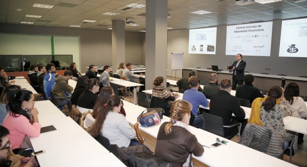 Unicaja traslada a emprendedores de Málaga diferentes vías de financiación para crear empresas