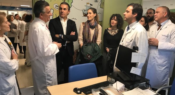 El Hospital Regional de Málaga y la Fundación Cesare Scariolo redecoran las consultas de Hematología del Materno Infantil