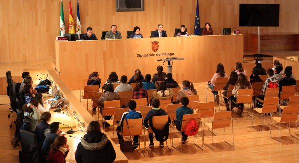 Medio centenar de alumnos de Pizarra participan en el pleno infantil de Diputación