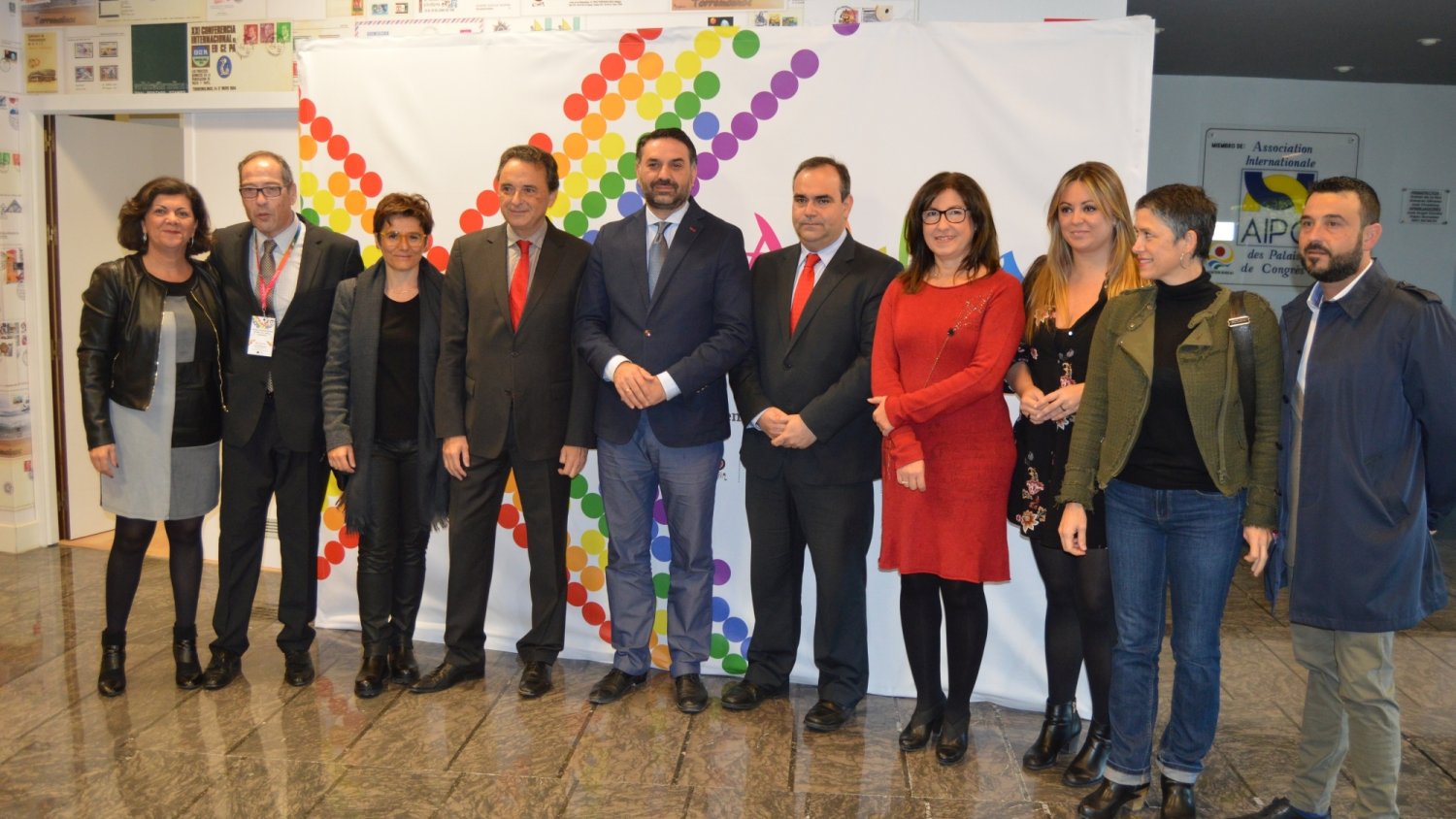 Fernández apuesta por aprovechar las oportunidades del turismo LGBTI para convertir a Andalucía en un referente