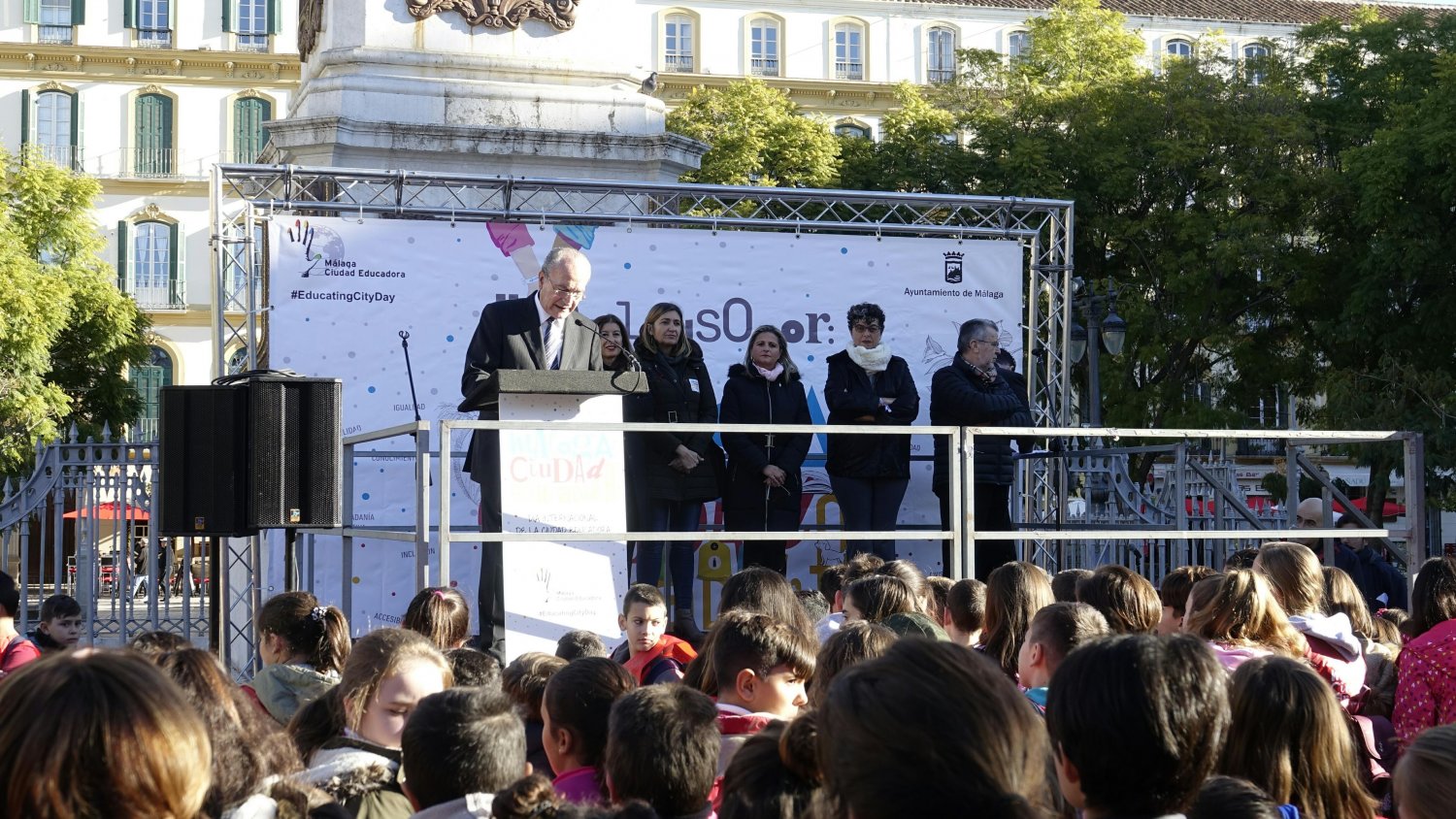 Cerca de 1.000 escolares celebran en las calles del centro histórico el II Día Internacional de la Ciudad Educadora
