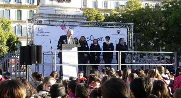Cerca de 1.000 escolares celebran en las calles del centro histórico el II Día Internacional de la Ciudad Educadora