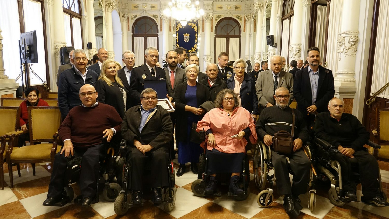 La Agrupación de Desarrollo Málaga Accesible reconoce la labor de la Policía Local de Málaga a favor de las personas con discapacidad