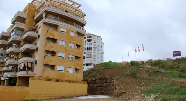 Estepona concluye la construcción de un muro de contención para evitar desprendimientos