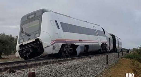 Ascienden a 27 la cifra de heridos en el descarrilamiento del tren Málaga-Sevilla, uno de ellos grave