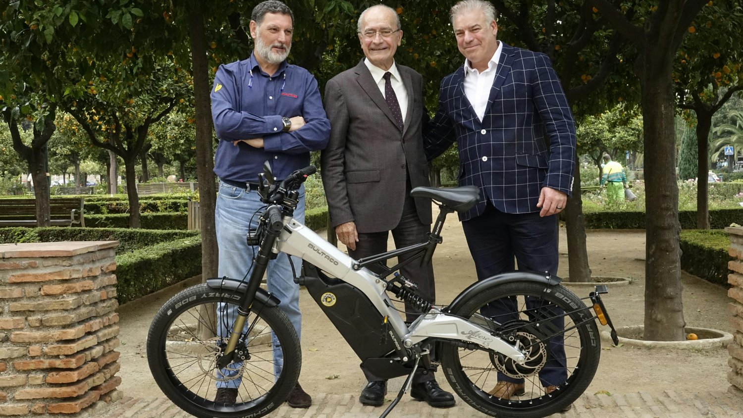 Francisco de la Torre recibe al equipo directivo de Bultaco Motors