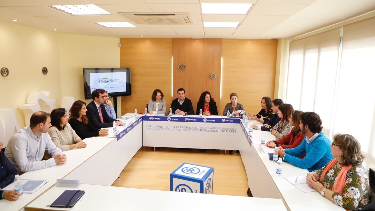 Moreno apuesta por eliminar la subasta de medicamentos para garantizar la igualdad con el resto de españoles