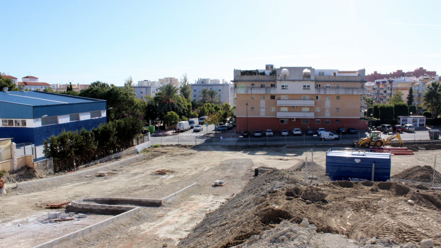 La obra de urbanización para nuevos aparcamientos y viales en el sector norte de Huerta Nueva supera el ecuador