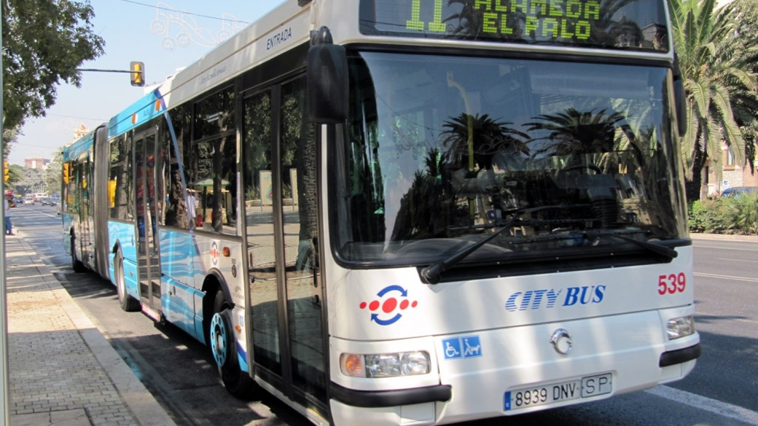 El primer fin de semana de la Navidad se salda con un incremento del 25% en el uso del transporte público de la EMT
