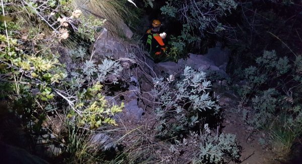 Bomberos de Marbella y Protección Civil de Istán rescatan a dos senderistas perdidos durante el descenso de La Concha