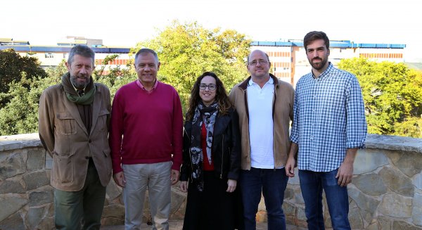 Las oscilaciones atmosféricas del Atlántico Norte modulan la distribución local de un alga en el mar de Alborán